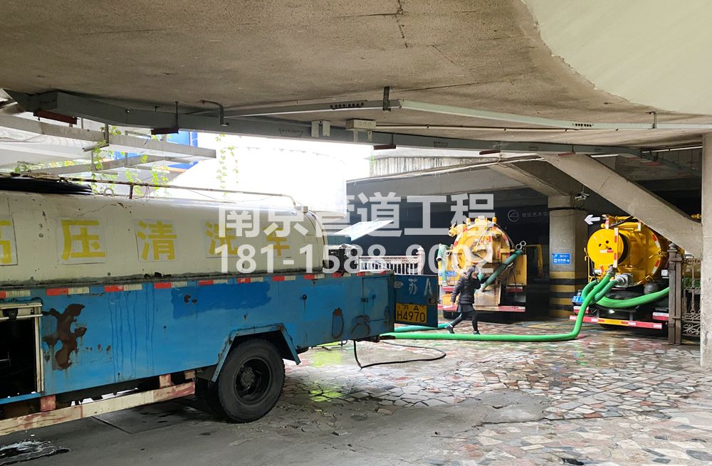 273明园商场地下室污水清理